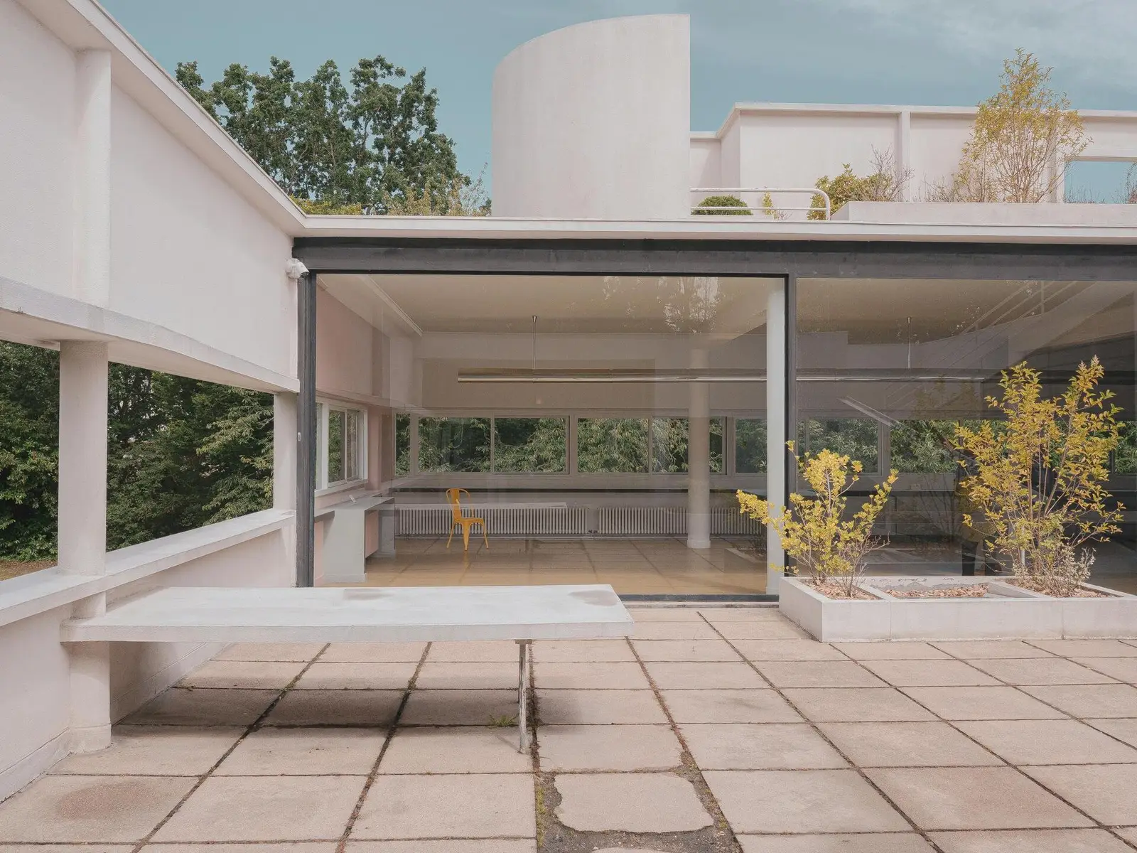 Casa contemporanea con grandi vetrate, progetto architettonico