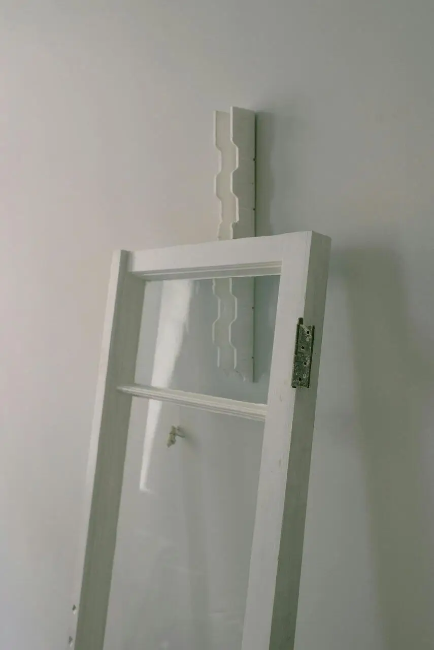 Vano muro con vecchio infisso da sostituire