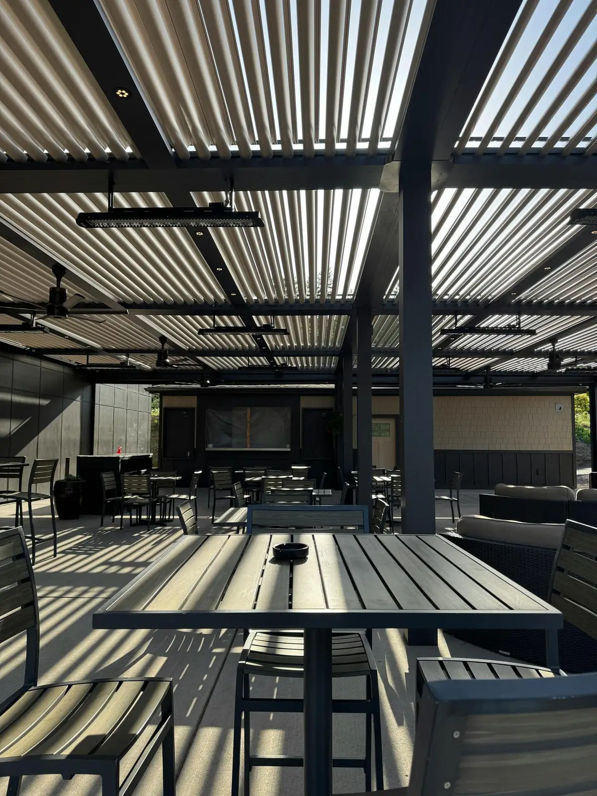 Pergola bioclimatica esterna in giardino