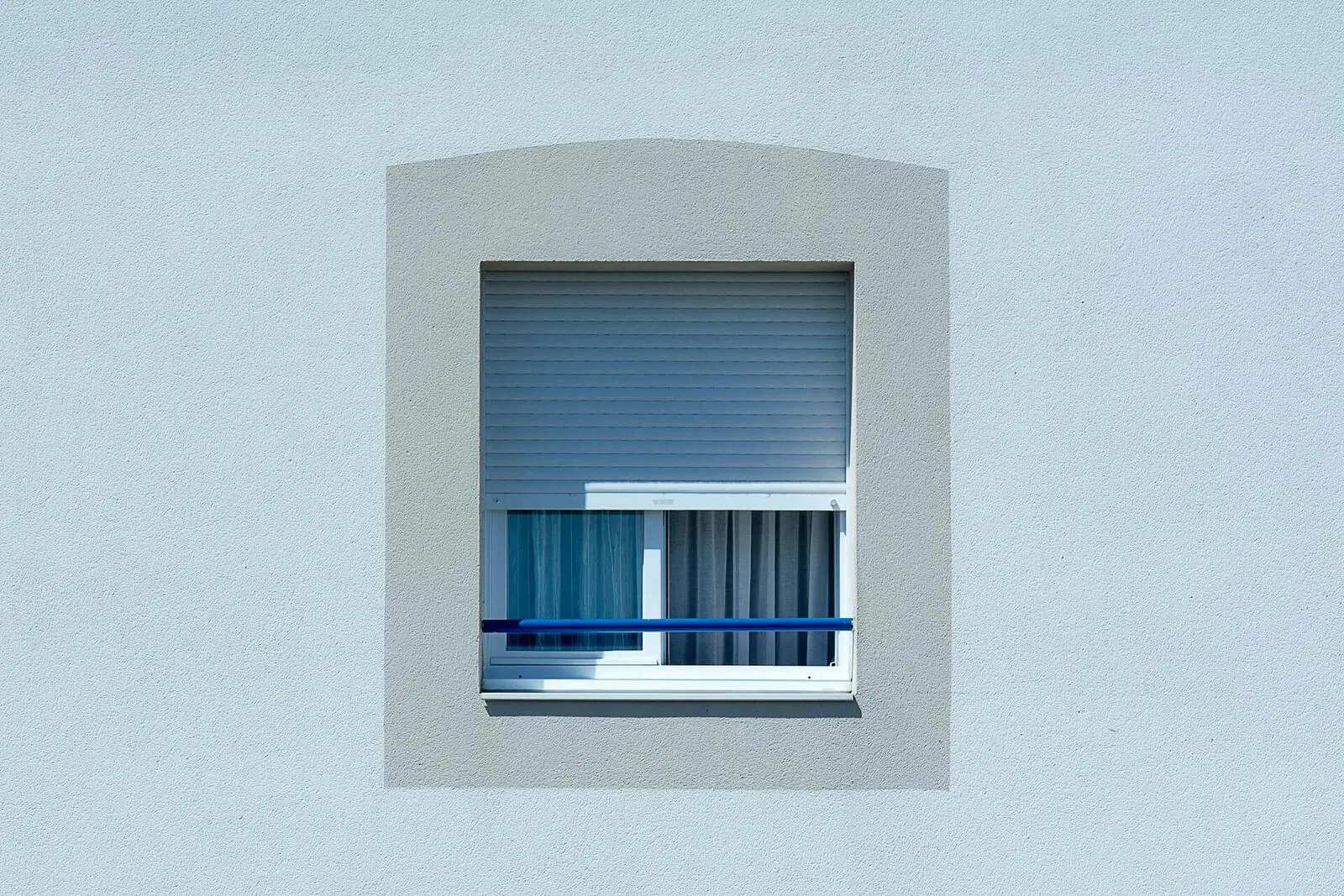 Avvolgibile moderno con luce filtrata